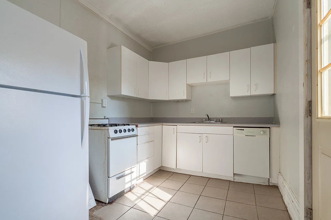 313 E Mifflin St — Photo 4