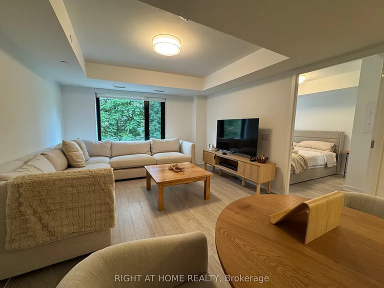 3 Strathgowan Ave #318 — Photo 7
