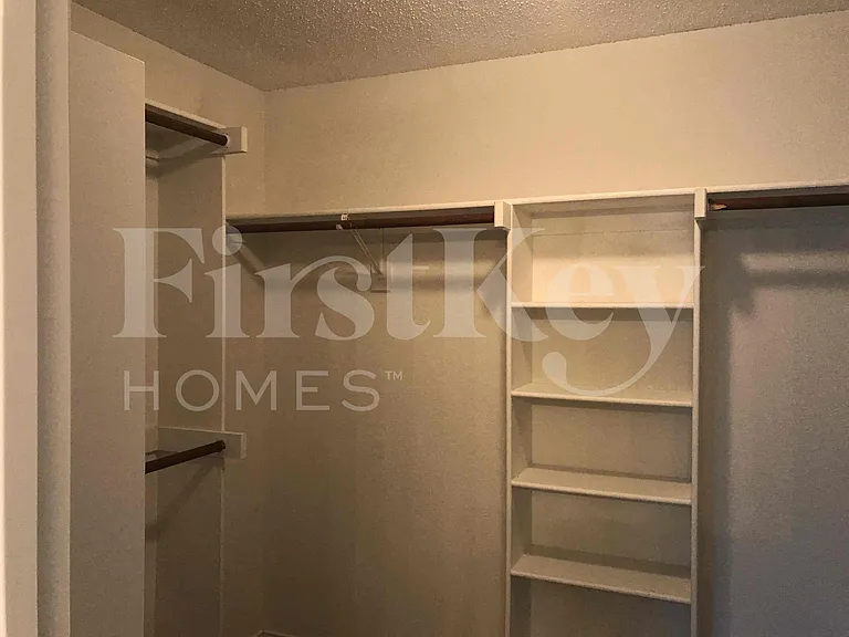 429 W Clover Park Dr — Photo 26