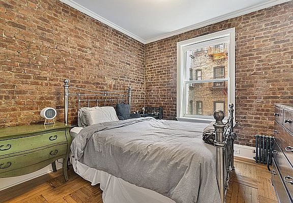 3rd image of 624 W 207th St APT 34