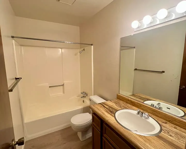 1418 Sylvan Ave — Photo 7
