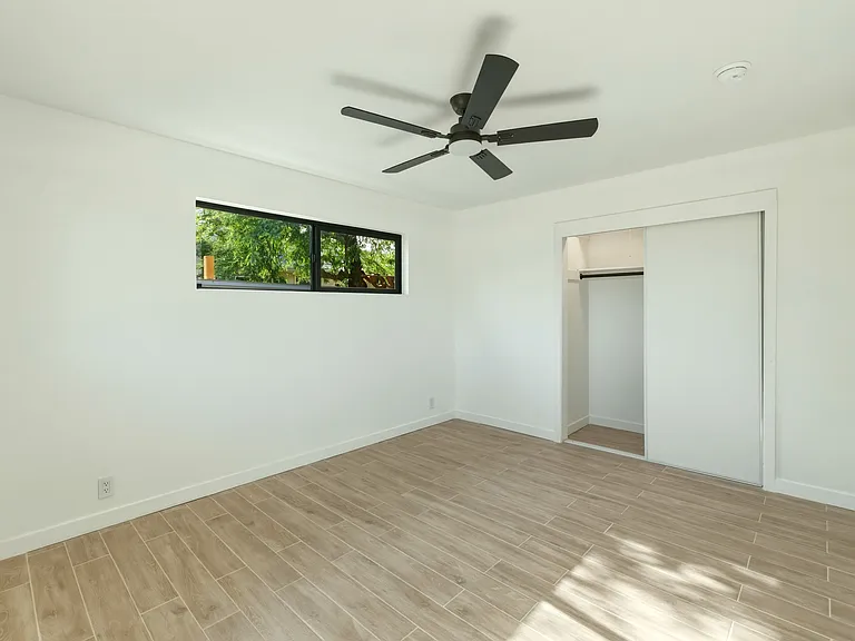 1438 E Sheridan St — Photo 17