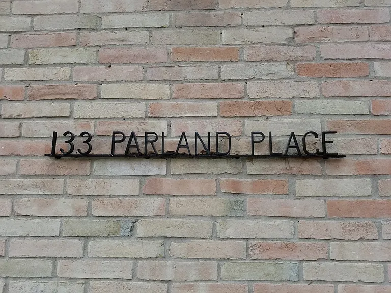 133 Parland Pl — Photo 2