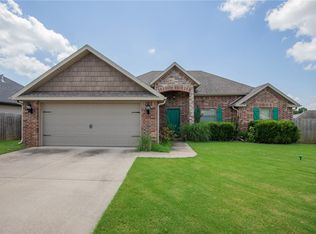 709 Dollar St, Cave Springs, AR 72718