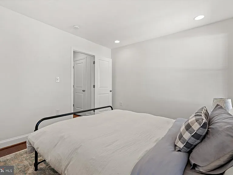 5342 Ames St NE — Photo 9
