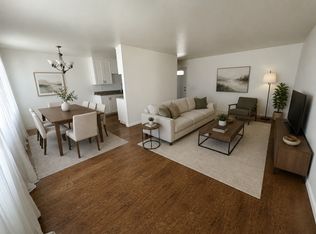 204 16th Pl #C, Costa Mesa, CA 92627