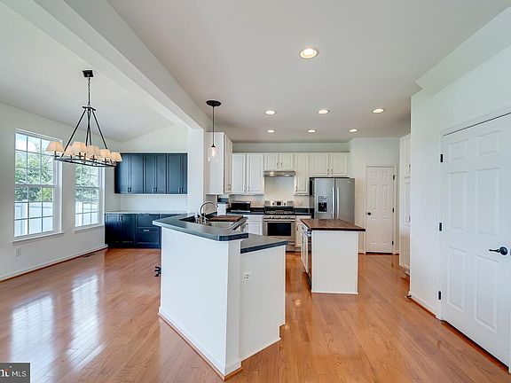 3rd image of 327 Carlton Dr