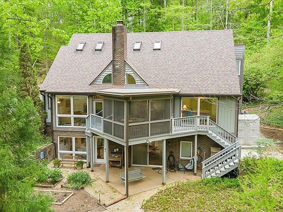 2nd image of 416 Lake Vista Dr