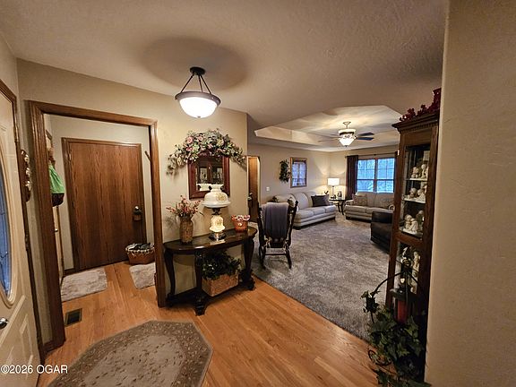 2nd image of 206 Prairie Ln