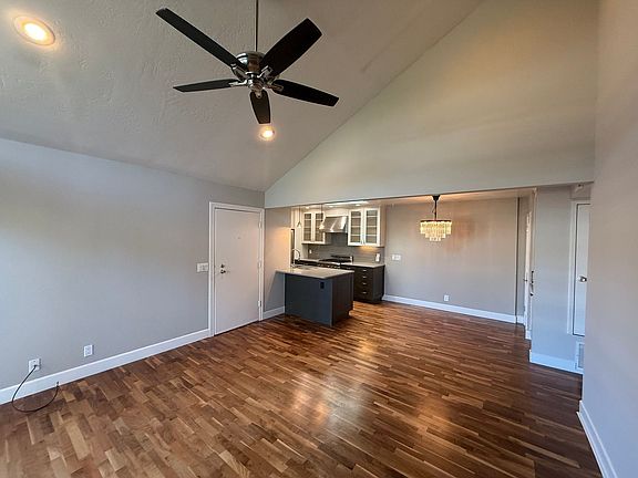 3rd image of 354 Larkspur Plaza Dr