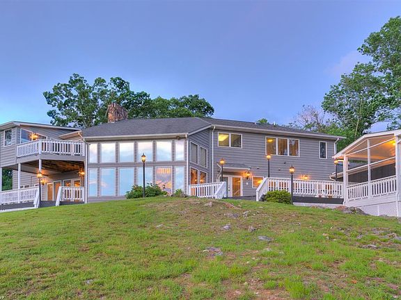 3rd image of 509 Wisteria Dr