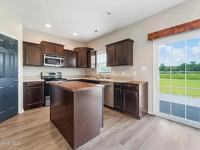 407 S Bluff Cir — Photo 4