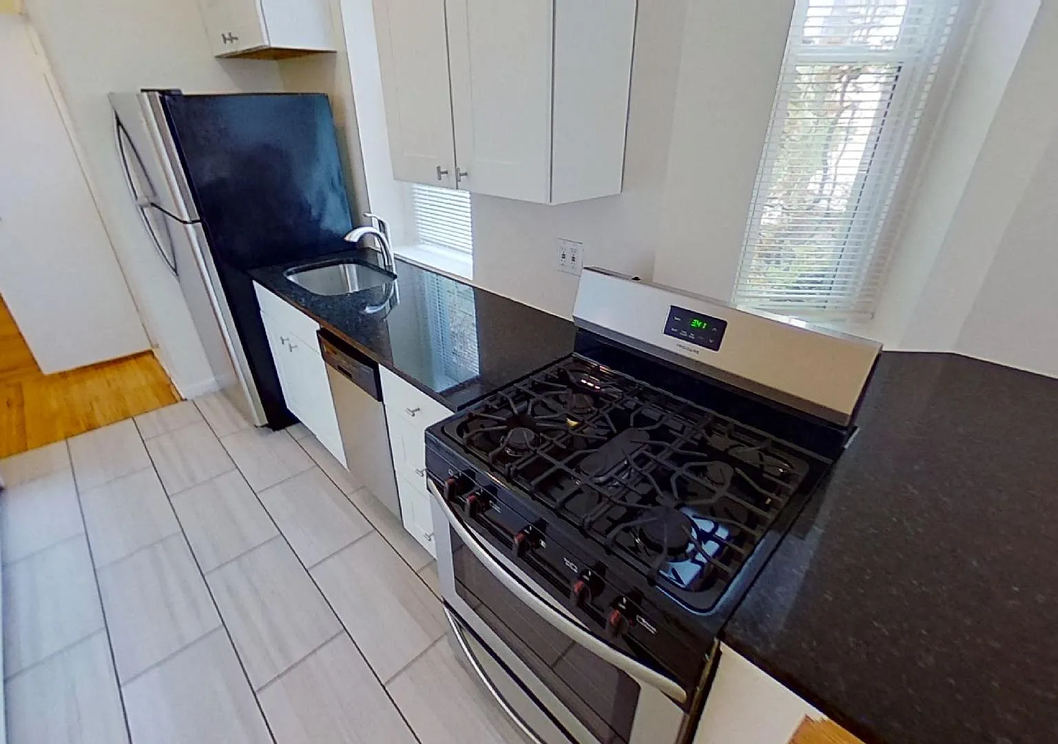 512 Jersey Ave — Photo 3