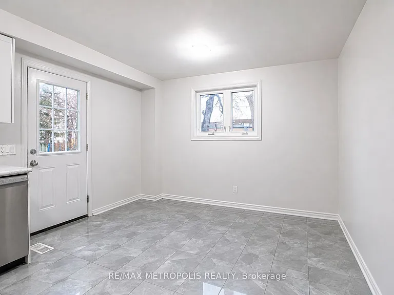 1098 Cedar St — Photo 9