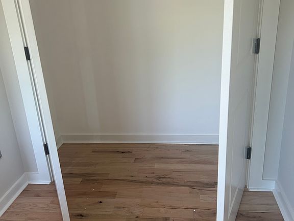 5th image of 360 Campbell Ave #2