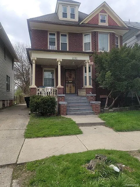 2191 Helen St photo 1