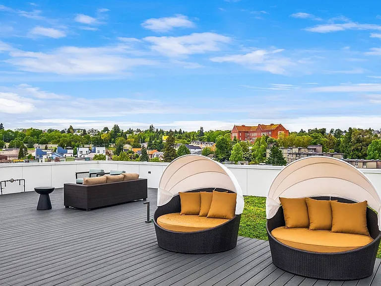 Rooftop Lounge 8