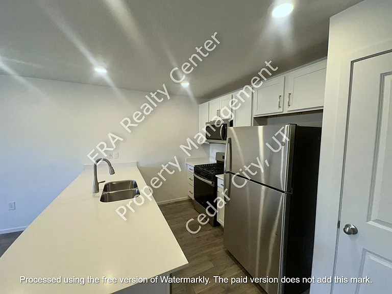 573 S May Dr — Photo 2