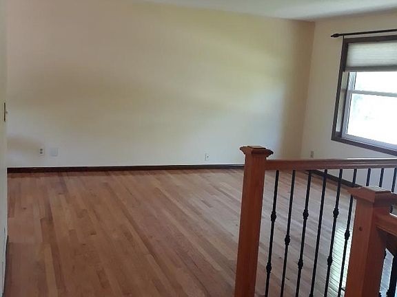 2nd image of 3264 Hamlet Dr