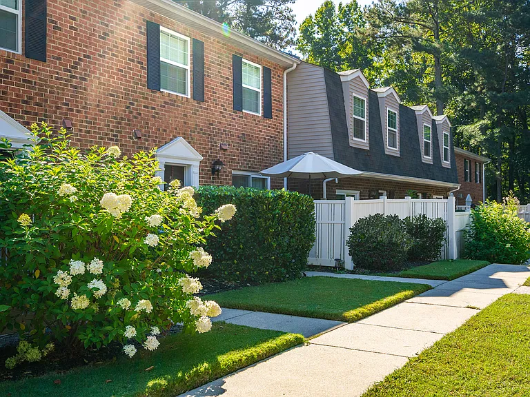 Woodland Creek Townhomes and Apartments
