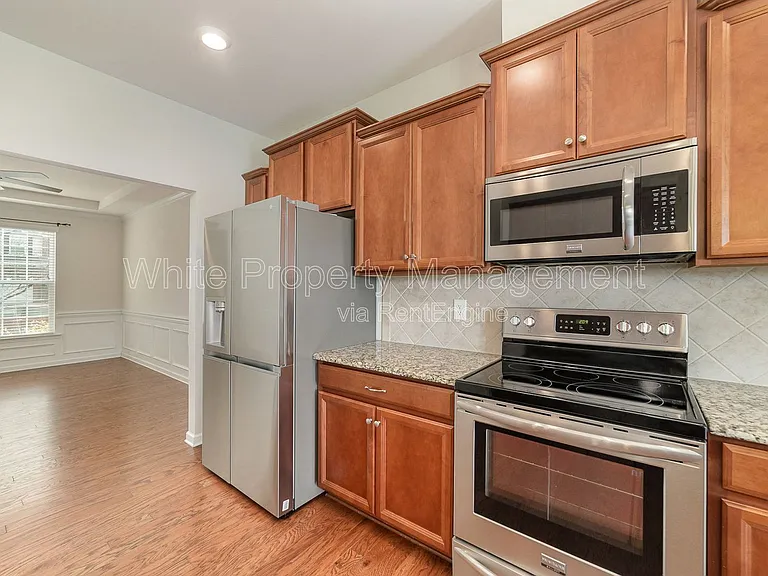 7922 Kelburn Ln — Photo 15