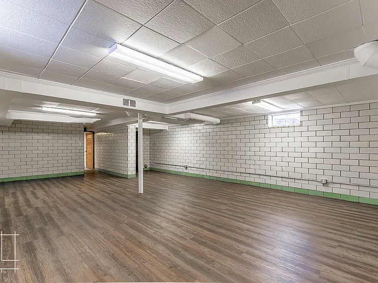 1374 E. Broad St. — Photo 50