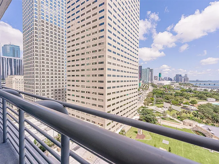 325 Biscayne Blvd #2020 — Photo 3