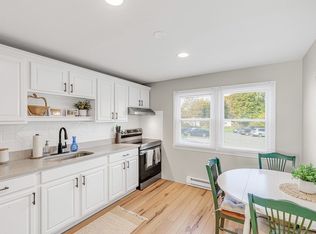 22 Beacon Ave APT 3, Newburyport, MA 01950