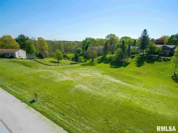 2707 W 3rd St, Coal Valley, IL 61240