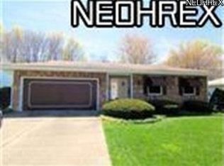 1403 Red Oak Dr, Girard, OH 44420