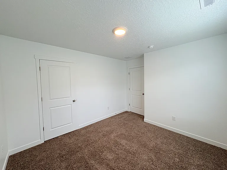 1216 S Raintree Ln — Photo 32