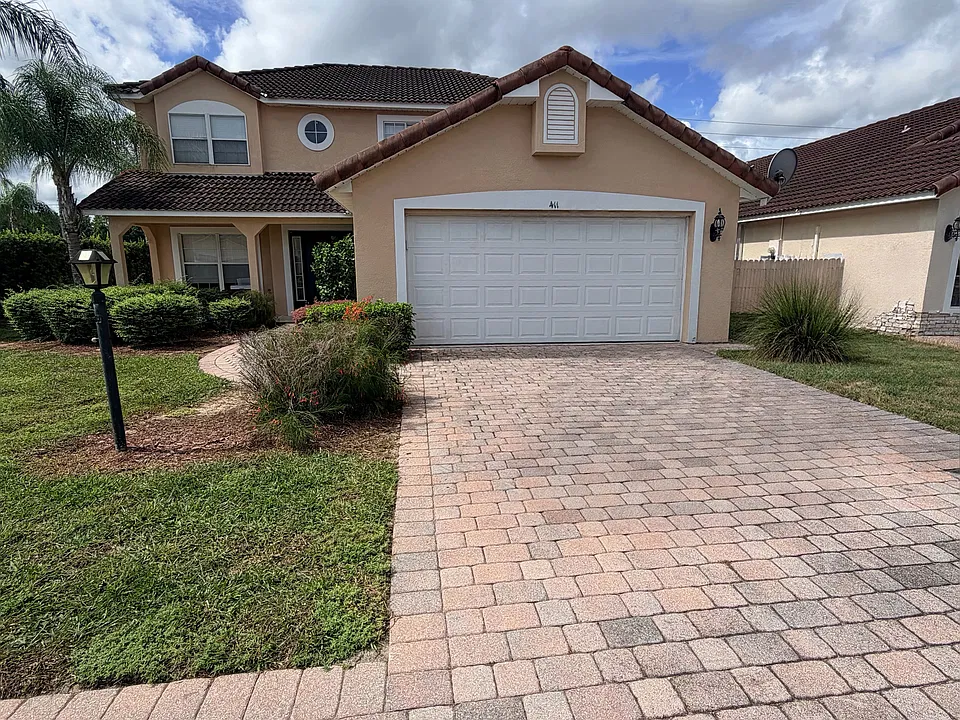 411 Robin Rd
