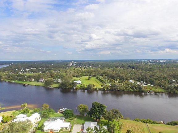 4th image of 443 Caloosa Estates Dr