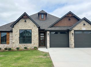 1802 Gaines St, Pea Ridge, AR 72751
