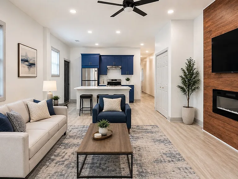313 W Chappell St — Photo 1