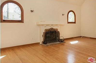 4th image of 4077 Lincoln Ave