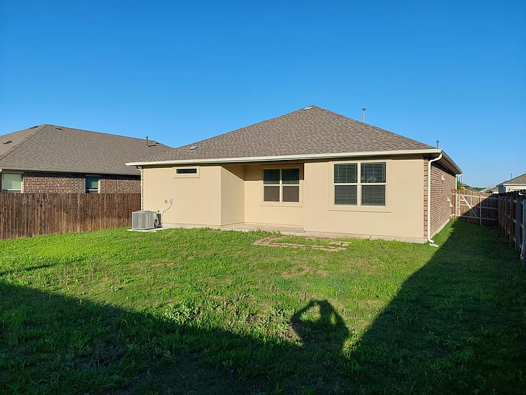 18400 Calasetta Dr — Photo 29