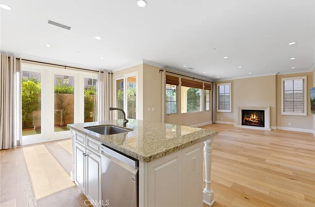 4 bed, 3.0 bath, 2083 sqft, $6,995 — Photo 2