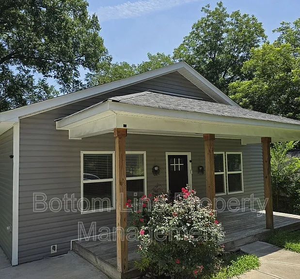 51 Hawthorne St SW — Photo 2