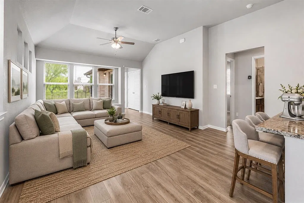 3 bed, 2.0 bath, 1252 sqft, $1,850 — Photo 4