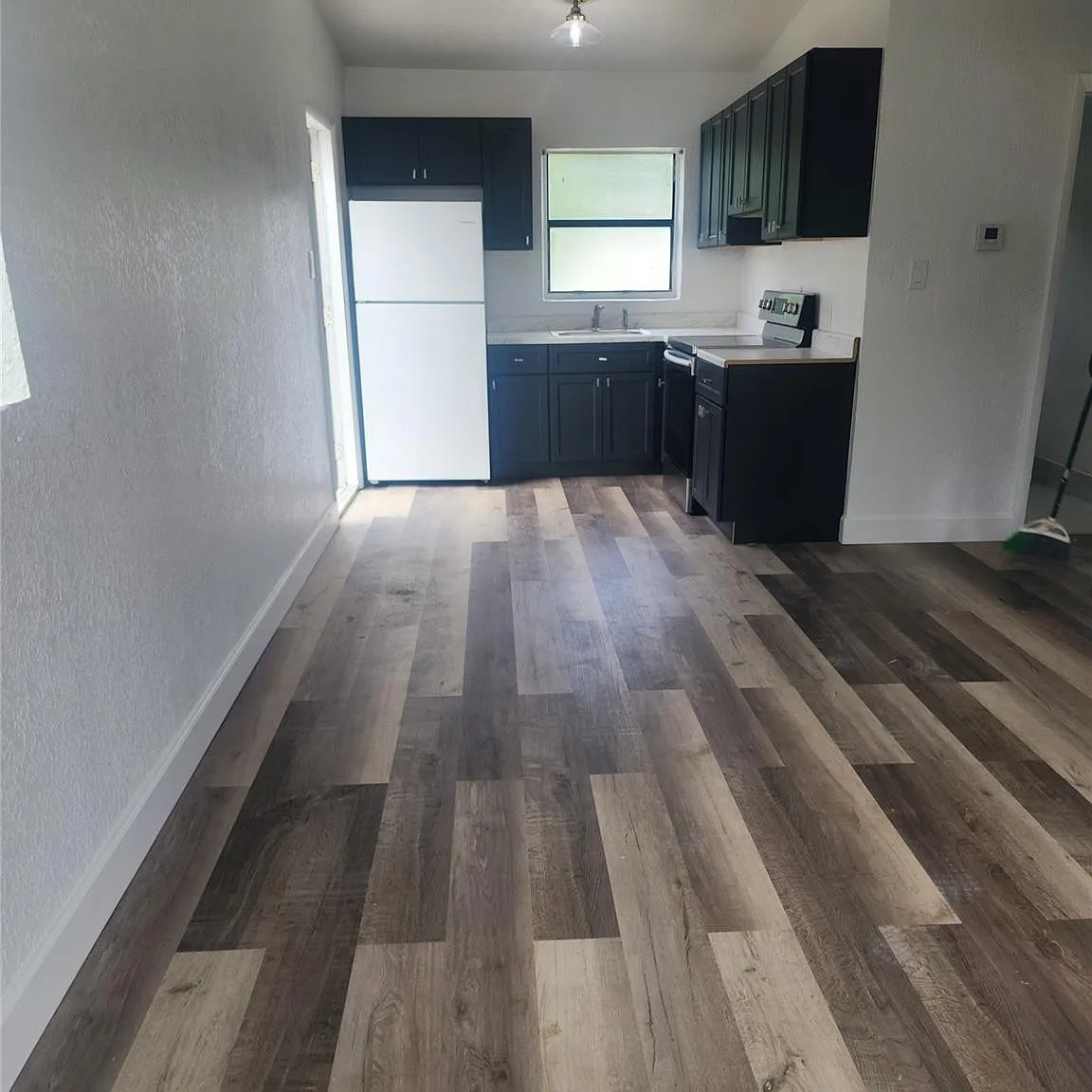 2 bed, 1.0 bath, 585 sqft, $1,900 — Photo 4