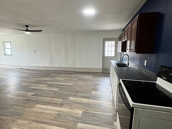 3rd image of 1089 Dettloff St #1