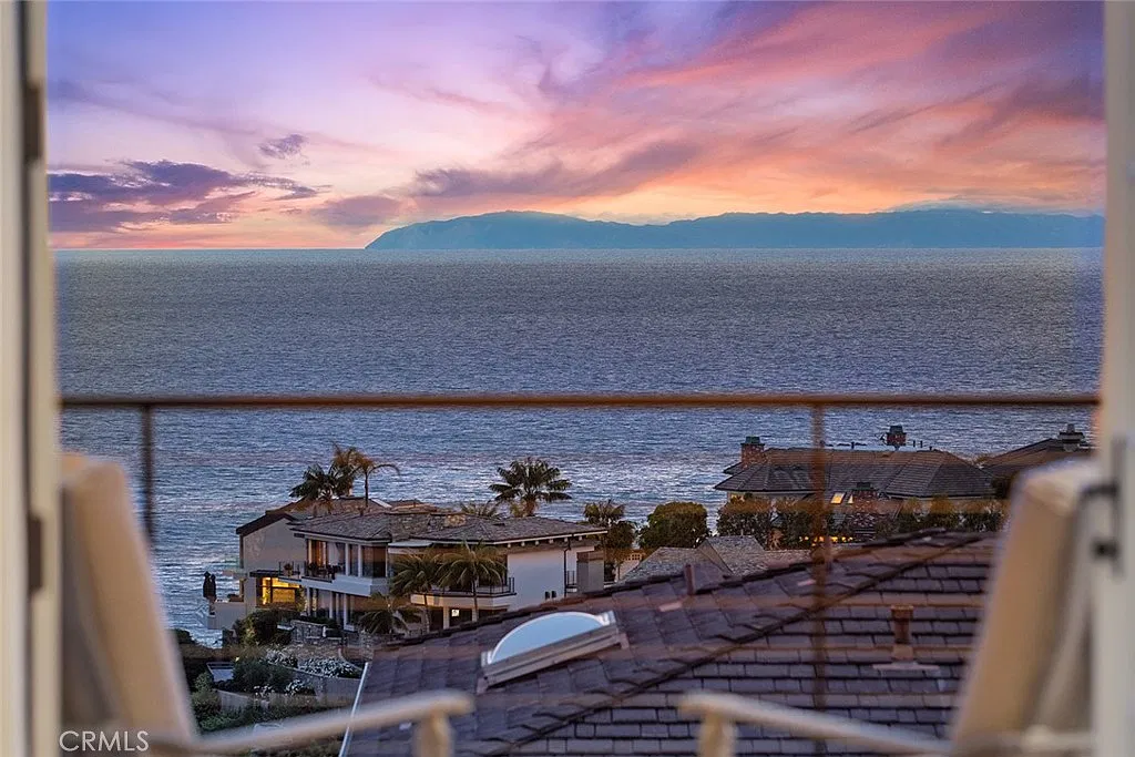 6 bed, 6.5 bath, 5493 sqft, $68,000 — Photo 2