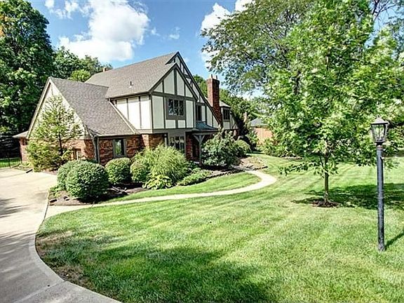 3rd image of 1542 Chartwell Dr