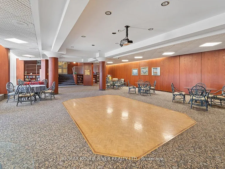 340 Watson St W #305 — Photo 28