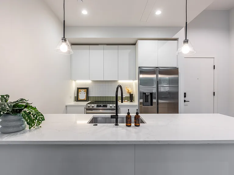 1700 Oak #01 (former model unit)