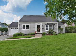 22 Sunset Dr, Beverly, MA 01915