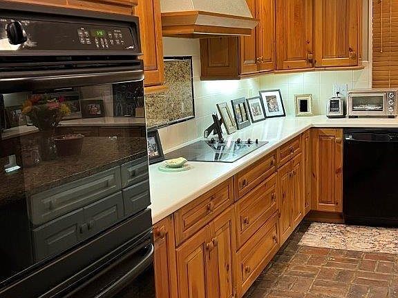 4th image of 512 N Plantation Dr