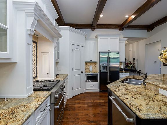 4th image of 3713 Woodland Cir