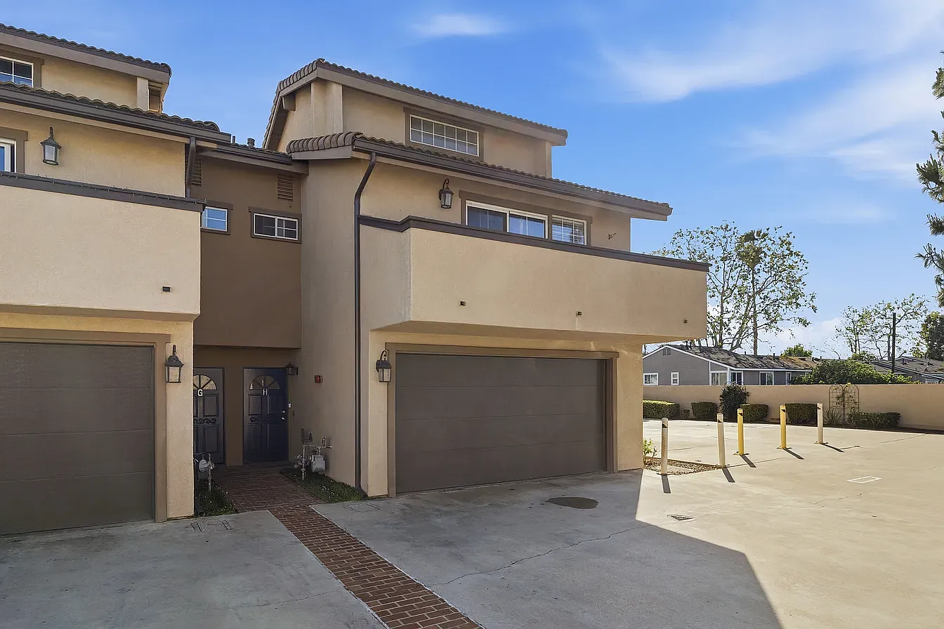 3 bed, 2.5 bath, 1380 sqft, $4,500 — Photo 2